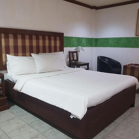 Saltimboca Tourist In Hotel Bacolod Eksteriør billede