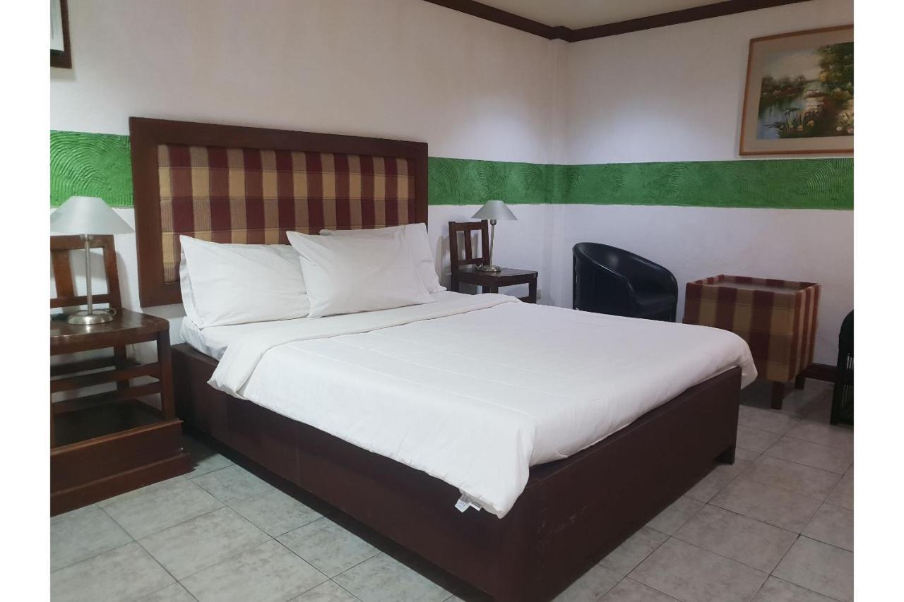 Saltimboca Tourist In Hotel Bacolod Eksteriør billede